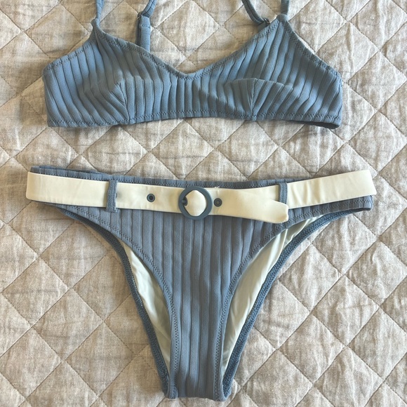 Solid and striped bikini - Picture 2 of 4